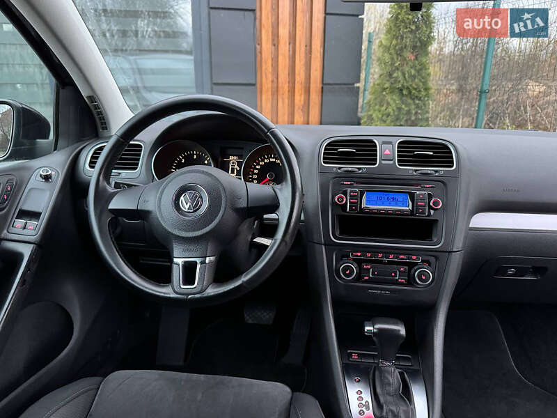 Хетчбек Volkswagen Golf 2010 в Дрогобичі