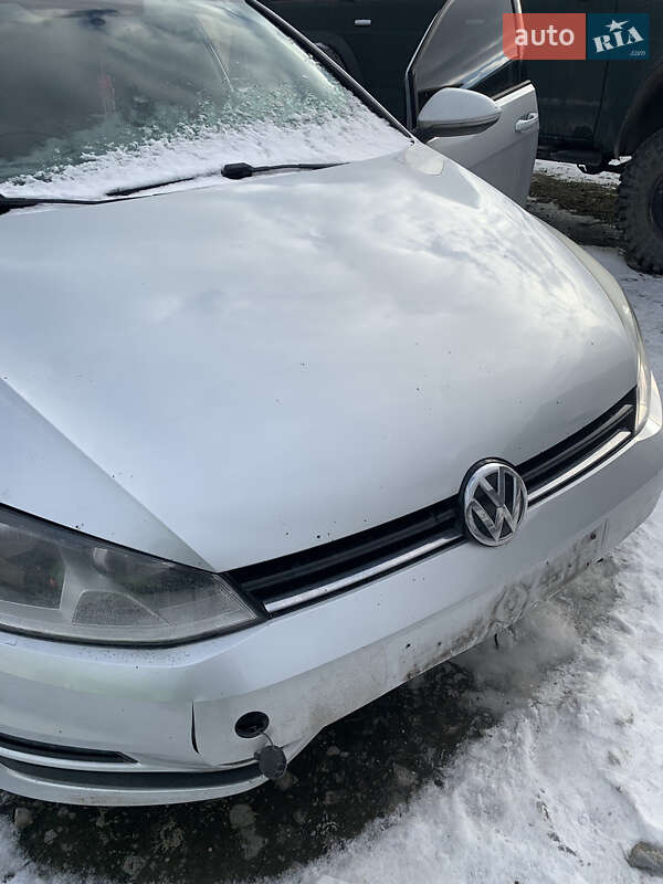 Універсал Volkswagen Golf 2015 в Івано-Франківську