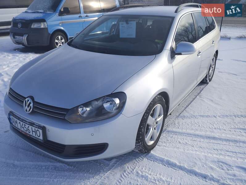 Універсал Volkswagen Golf 2010 в Житомирі