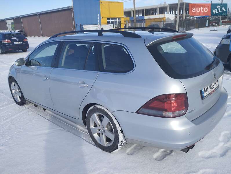 Універсал Volkswagen Golf 2010 в Житомирі