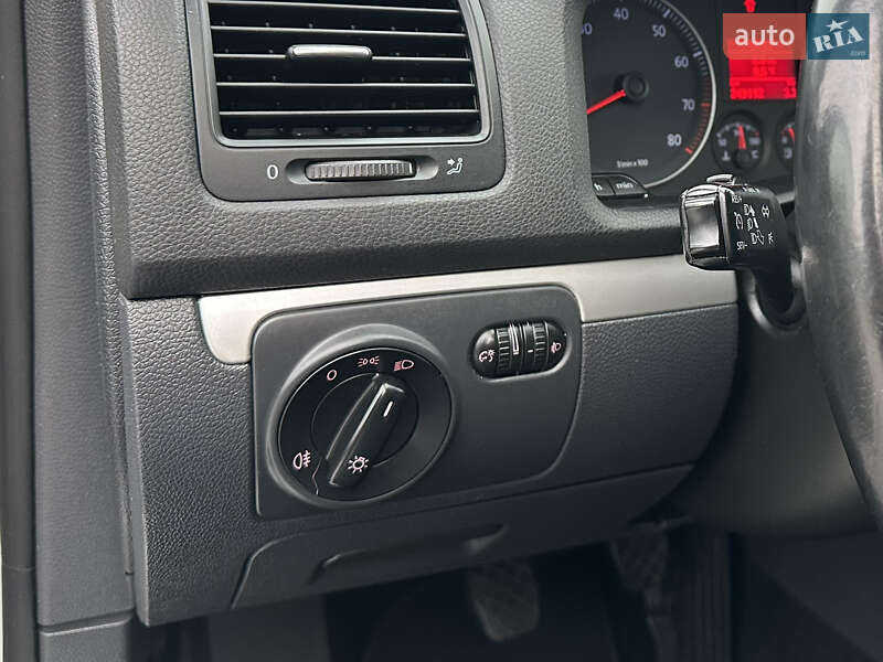 Хэтчбек Volkswagen Golf 2008 в Дунаевцах