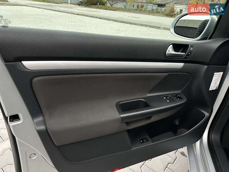 Хэтчбек Volkswagen Golf 2008 в Дунаевцах