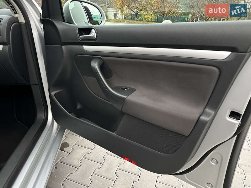 Хэтчбек Volkswagen Golf 2008 в Дунаевцах