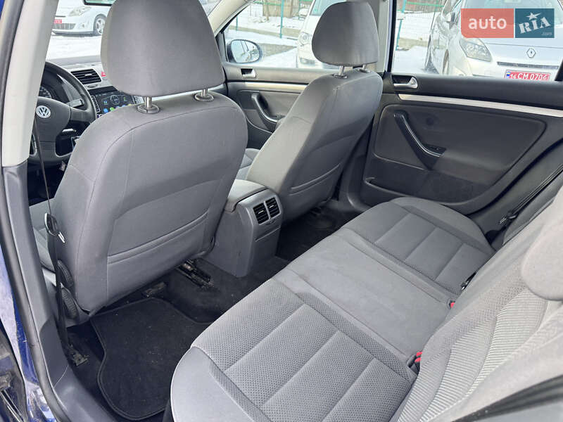 Хетчбек Volkswagen Golf 2007 в Звенигородці