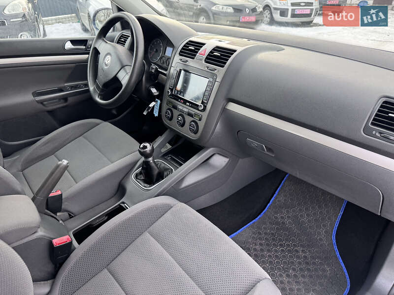 Хетчбек Volkswagen Golf 2007 в Звенигородці