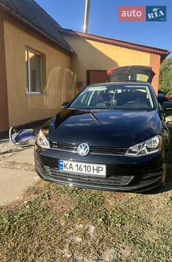 Хэтчбек Volkswagen Golf 2017 в Киеве