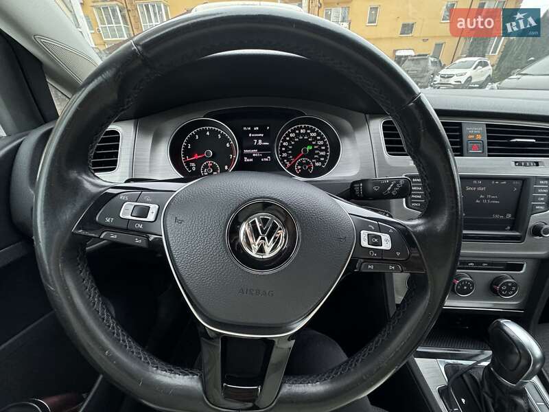 Хетчбек Volkswagen Golf 2017 в Києві