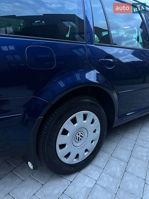 Універсал Volkswagen Golf 2004 в Бершаді