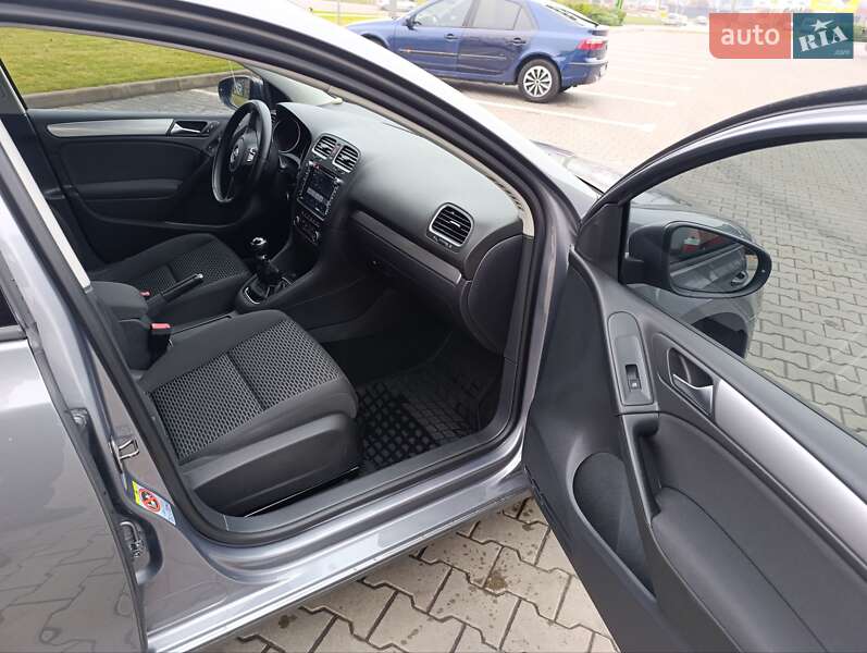 Хэтчбек Volkswagen Golf 2012 в Черкассах