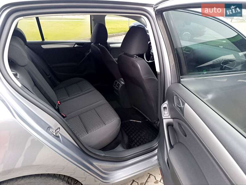 Хэтчбек Volkswagen Golf 2012 в Черкассах