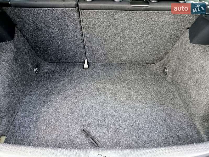 Хэтчбек Volkswagen Golf 2009 в Дубно