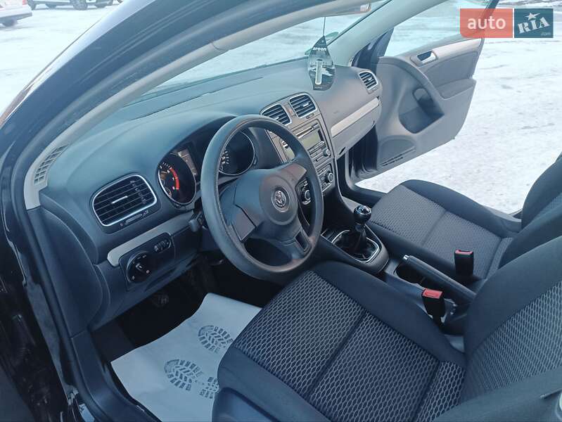Хэтчбек Volkswagen Golf 2009 в Дубно