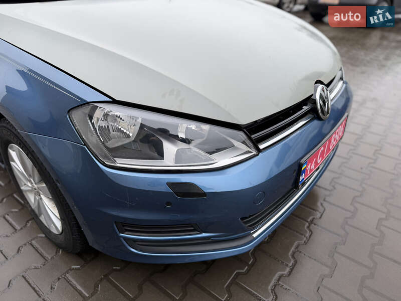 Хэтчбек Volkswagen Golf 2015 в Луцке
