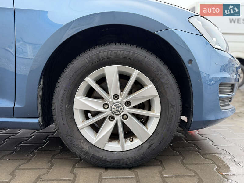 Хэтчбек Volkswagen Golf 2015 в Луцке