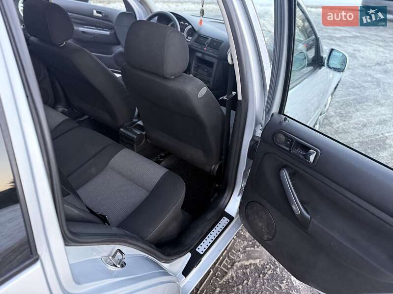 Универсал Volkswagen Golf 2003 в Ровно