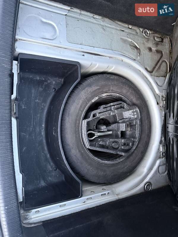 Универсал Volkswagen Golf 2003 в Ровно