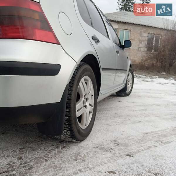 Хэтчбек Volkswagen Golf 2001 в Ладыжине
