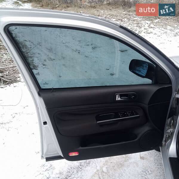 Хэтчбек Volkswagen Golf 2001 в Ладыжине