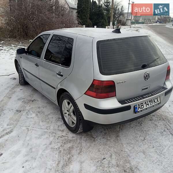 Хэтчбек Volkswagen Golf 2001 в Ладыжине