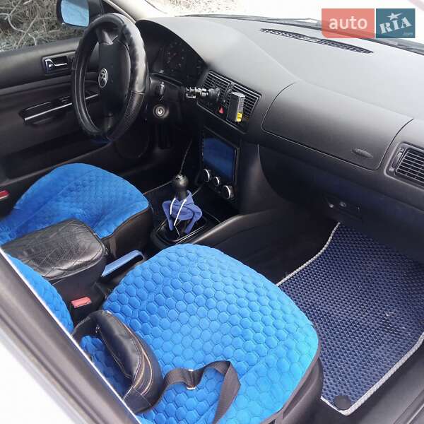 Хэтчбек Volkswagen Golf 2001 в Ладыжине