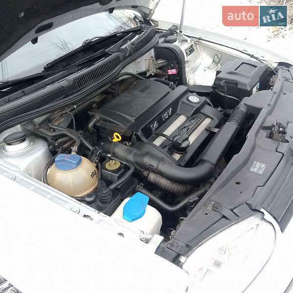 Хэтчбек Volkswagen Golf 2001 в Ладыжине