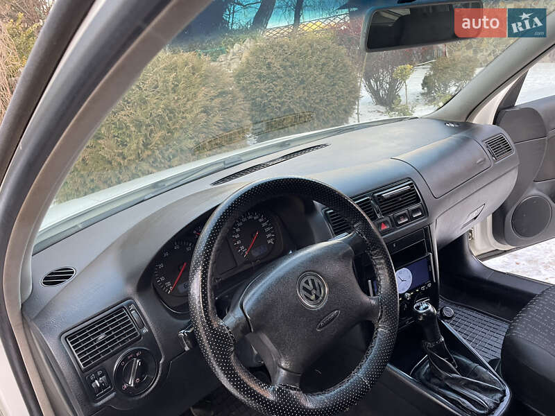 Универсал Volkswagen Golf 2001 в Львове