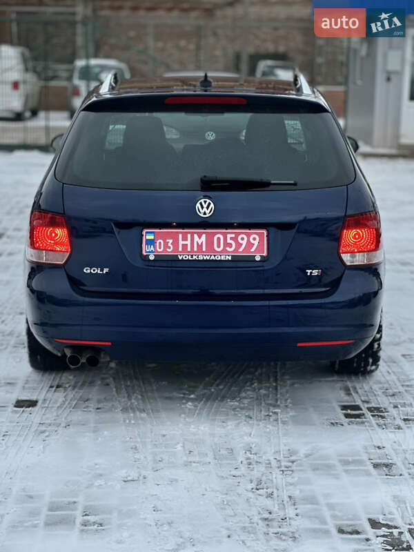 Универсал Volkswagen Golf 2011 в Староконстантинове