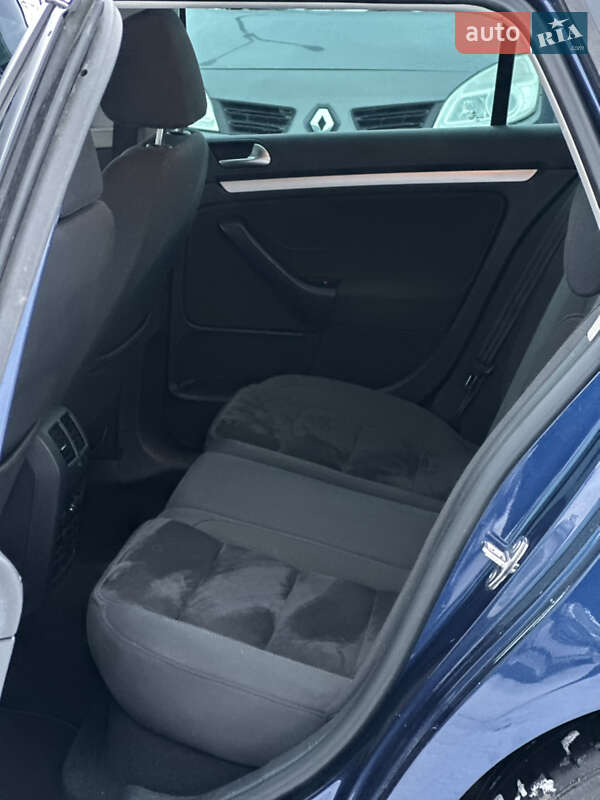 Универсал Volkswagen Golf 2011 в Староконстантинове