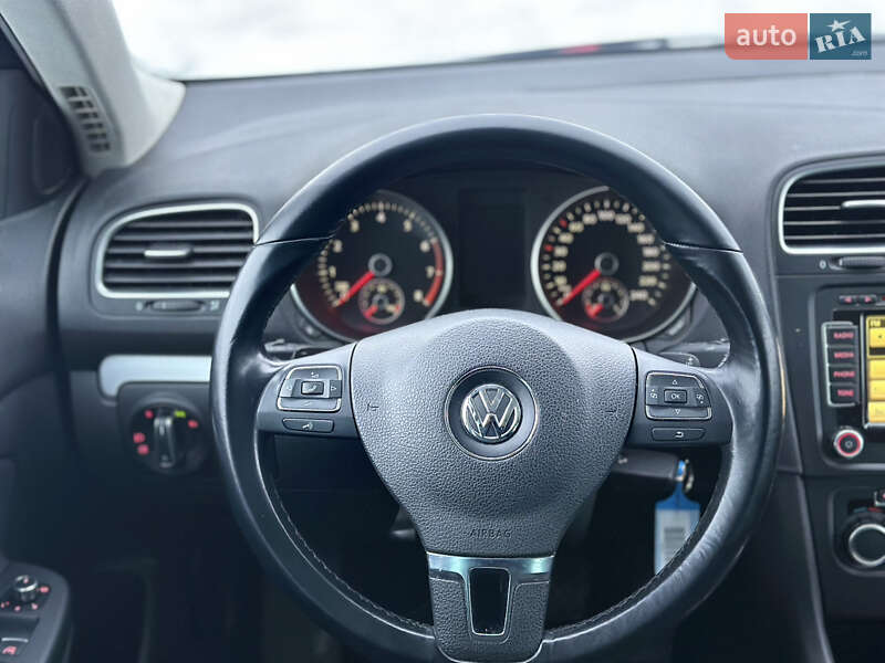 Универсал Volkswagen Golf 2011 в Староконстантинове