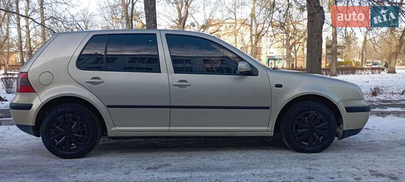 Хэтчбек Volkswagen Golf 2001 в Белой Церкви