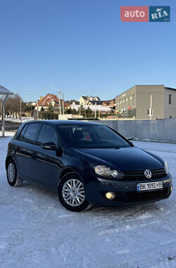 Хэтчбек Volkswagen Golf 2011 в Ровно