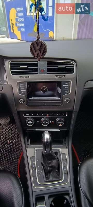 Хетчбек Volkswagen Golf 2012 в Києві