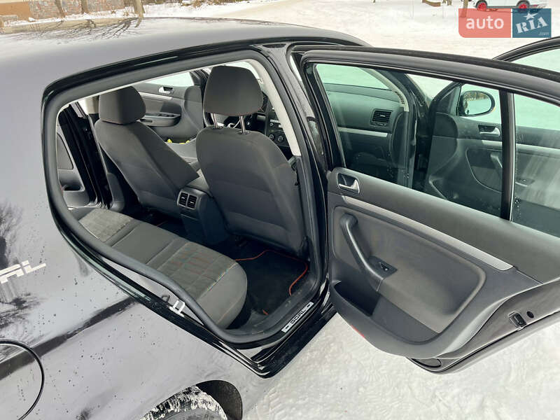 Хетчбек Volkswagen Golf 2006 в Коростені