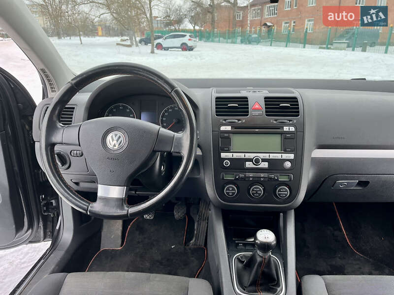Хетчбек Volkswagen Golf 2006 в Коростені