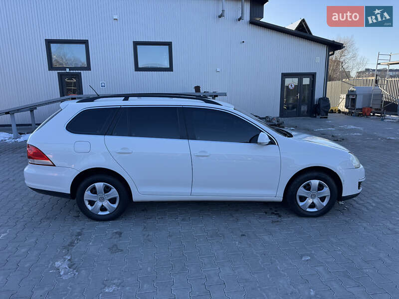 Універсал Volkswagen Golf 2009 в Володимирі