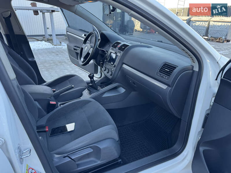 Універсал Volkswagen Golf 2009 в Володимирі