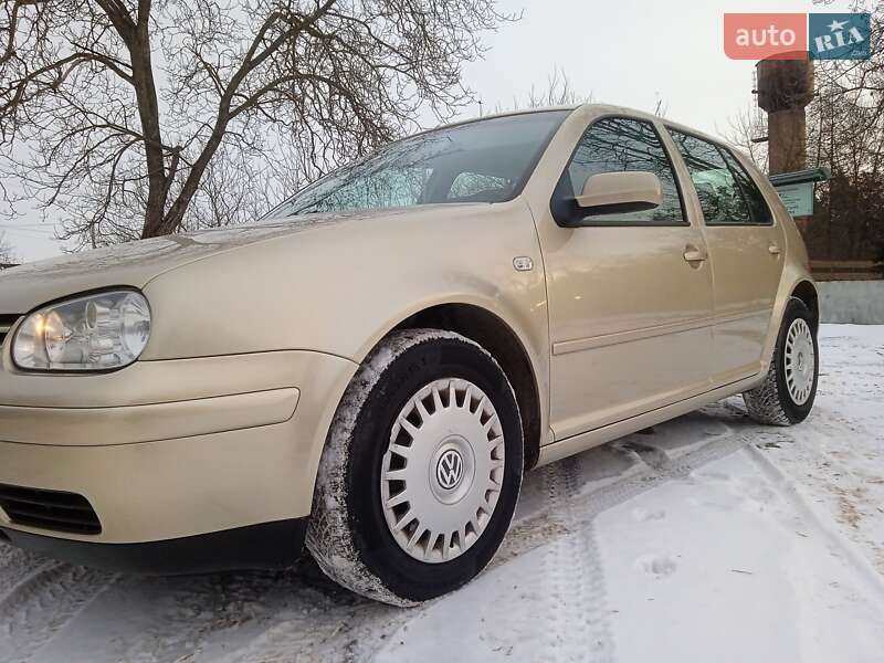 Хетчбек Volkswagen Golf 2003 в Красилові