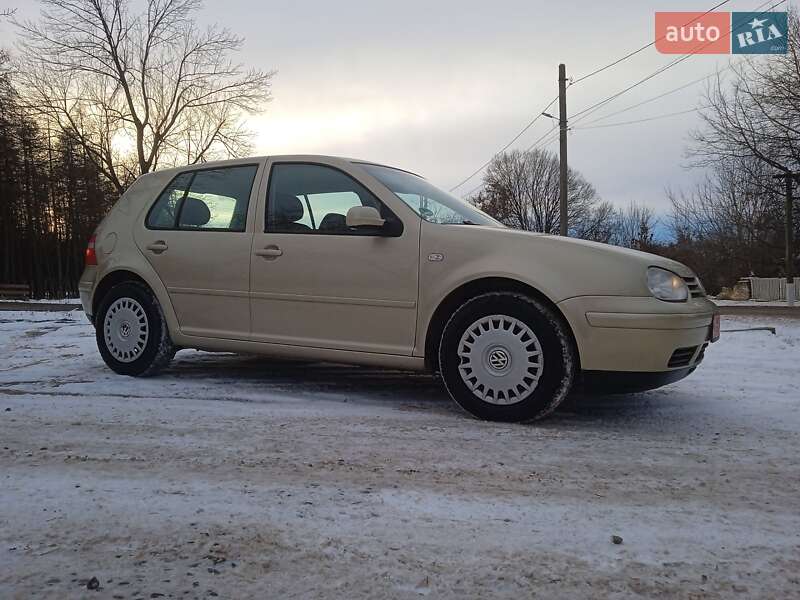 Хетчбек Volkswagen Golf 2003 в Красилові