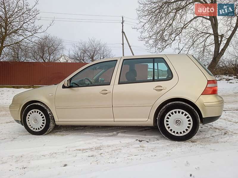 Хетчбек Volkswagen Golf 2003 в Красилові