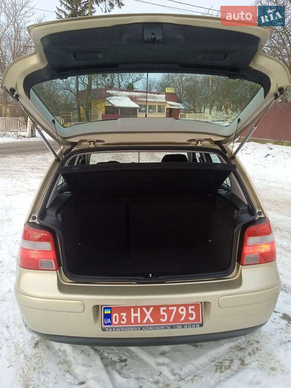 Хетчбек Volkswagen Golf 2003 в Красилові