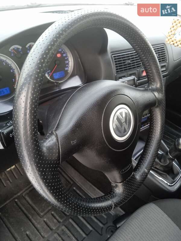 Хетчбек Volkswagen Golf 2003 в Красилові