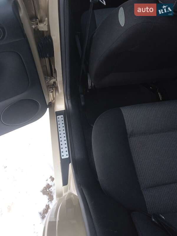 Хетчбек Volkswagen Golf 2003 в Красилові