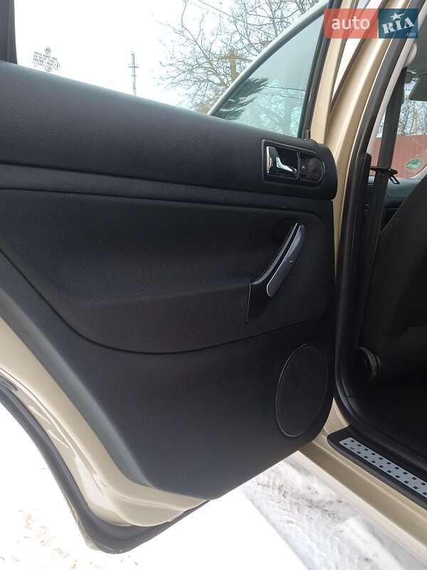 Хетчбек Volkswagen Golf 2003 в Красилові