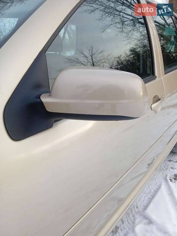 Хетчбек Volkswagen Golf 2003 в Красилові