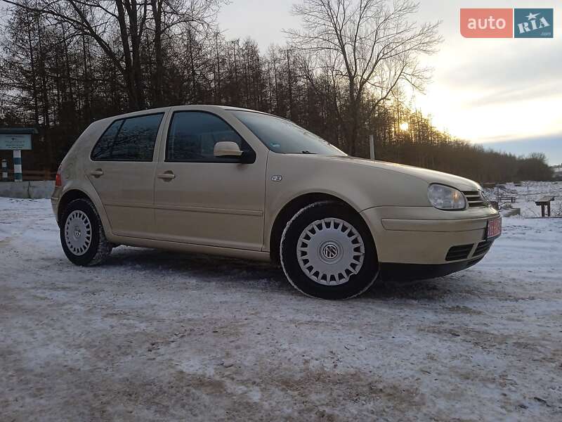 Хетчбек Volkswagen Golf 2003 в Красилові