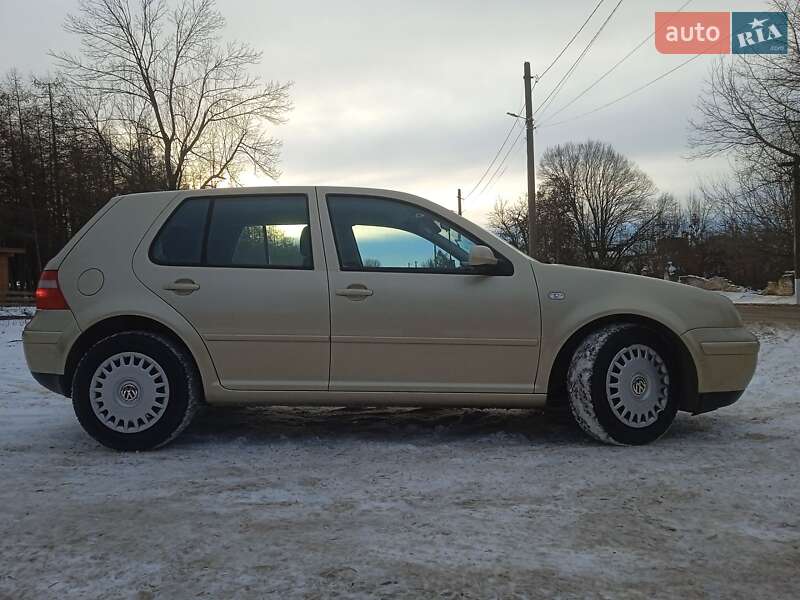 Хетчбек Volkswagen Golf 2003 в Красилові