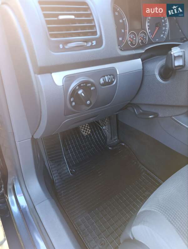 Універсал Volkswagen Golf 2009 в Луцьку