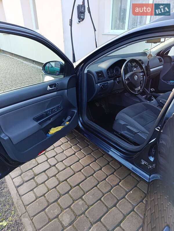 Універсал Volkswagen Golf 2009 в Луцьку