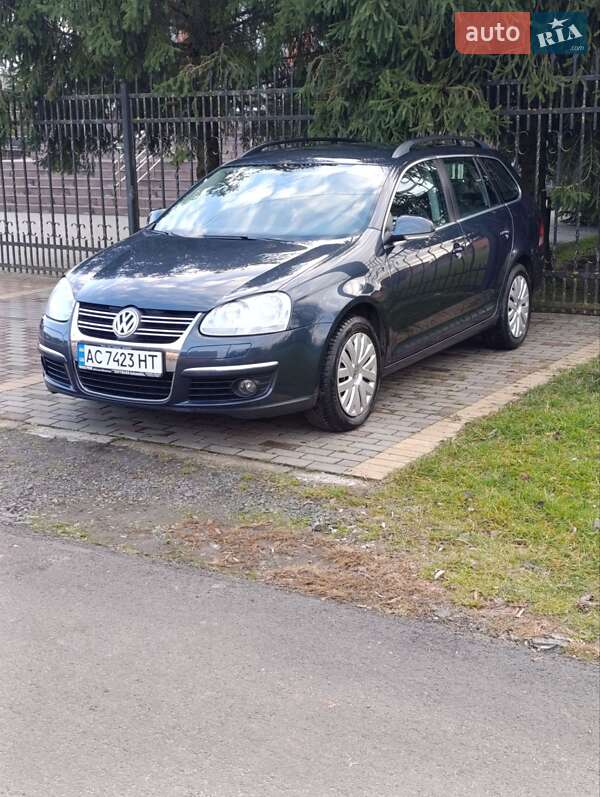Універсал Volkswagen Golf 2009 в Луцьку