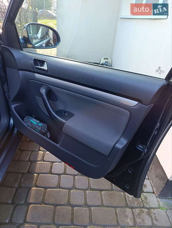 Універсал Volkswagen Golf 2009 в Луцьку